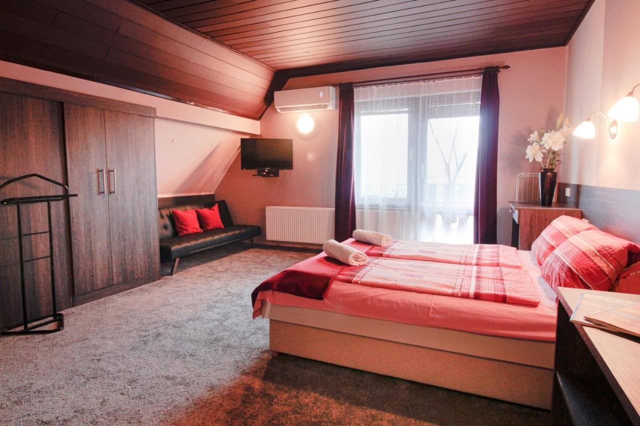 Hotel Emi Vendeghaz Balatonszárszó Exterior foto