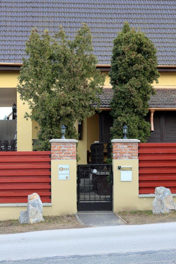 Hotel Emi Vendeghaz Balatonszárszó Exterior foto