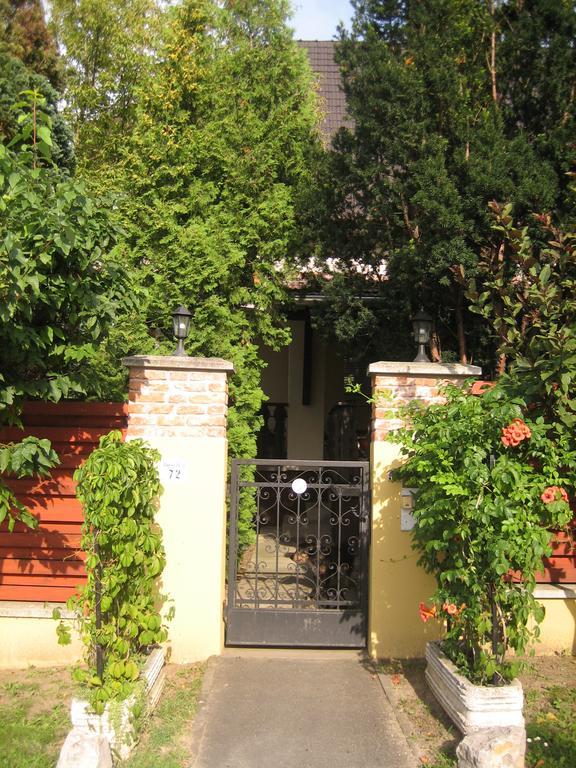 Hotel Emi Vendeghaz Balatonszárszó Exterior foto