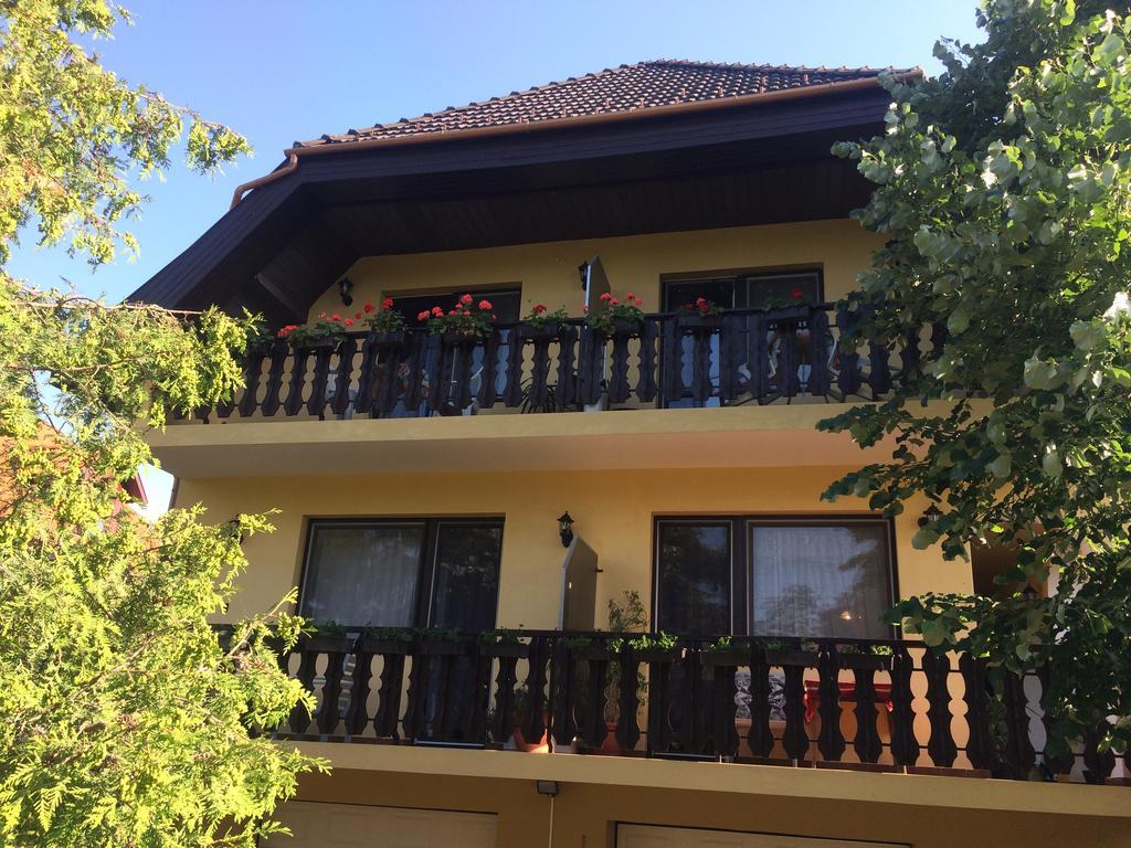 Hotel Emi Vendeghaz Balatonszárszó Exterior foto
